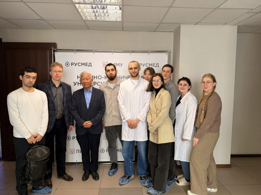 Легенда мировой хирургии профессор Питер Го выступил перед студентами ПИМУ